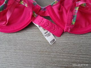 Sujetador rosa con estampado