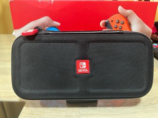 Nintendo Switch Azul y Rojo 2023