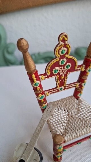Silla y Guitarra Miniatura Años 50