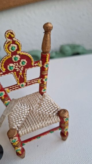 Silla y Guitarra Miniatura Años 50