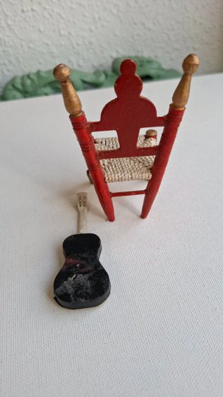 Silla y Guitarra Miniatura Años 50