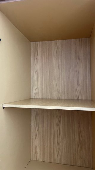 Armario de madera con 2 cajones