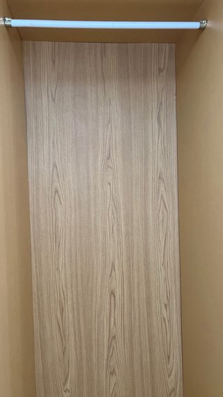 Armario de madera con 2 cajones
