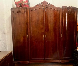 Armario y 2 mesitas de noche de madera