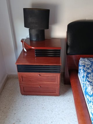 Cama y mesitas matrimonio. URGE VENTA
