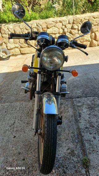 Honda CB750 Four Amarilla