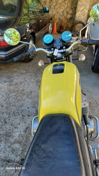 Honda CB750 Four Amarilla