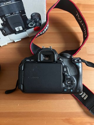 Canon EOS 600D + EF-S 18-55mm IS II Kit