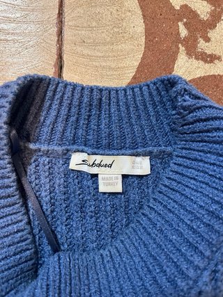 Jersey Subdued cuello alto azul talla única