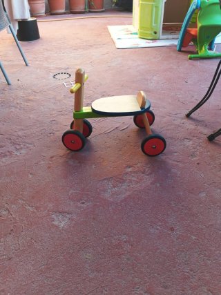 Triciclo de madera para niños
