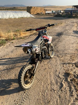 Moto Cross KTM Roja y Blanca