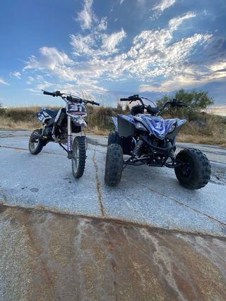 Moto Cross KTM Roja y Blanca