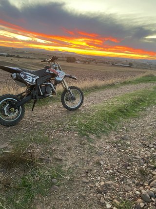 Moto Cross KTM Roja y Blanca