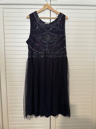 Vestido Geode XXL de tul con pedrería y lentejuela