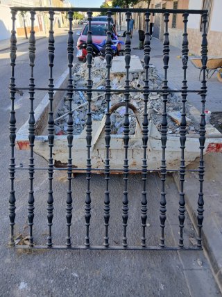 Reja hierro macizo y ventana aluminio
