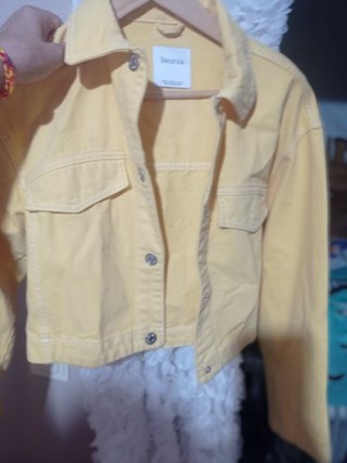 Cazadora Bershka amarilla Talla XS