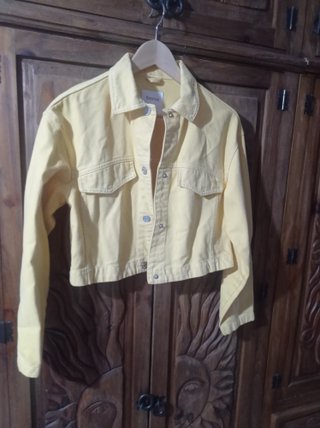 Cazadora Bershka amarilla Talla XS