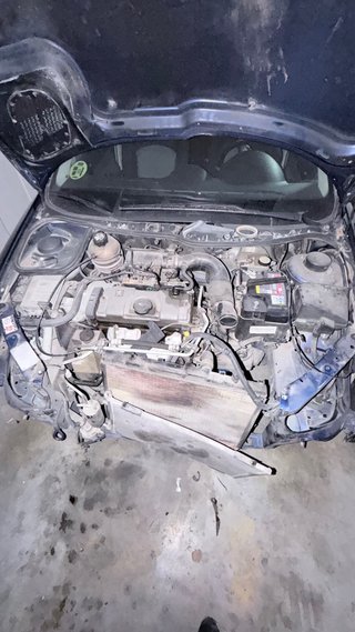 Vendo Peugeot 206 con golpe delantero.