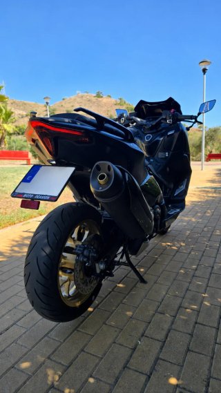 Yamaha T-MAX 560 Tech Max dark petrol 8.000 km !