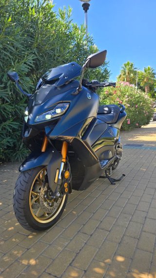 Yamaha T-MAX 560 Tech Max dark petrol 8.000 km !