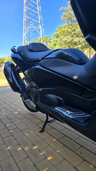 Yamaha T-MAX 560 Tech Max dark petrol 8.000 km !