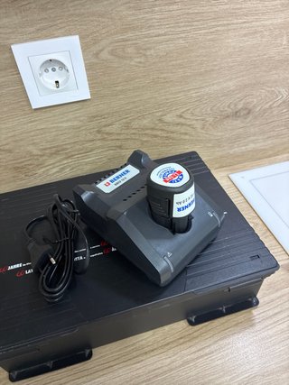 Atornillador Wurth 12v con  3 baterías y cargador
