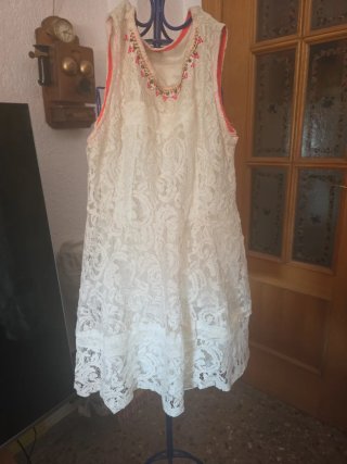 Vestido blanco encaje con detalles