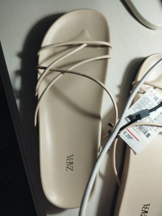 Sandalias Zara tiras cruzadas beige