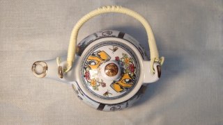 Tetera de porcelana china decorada