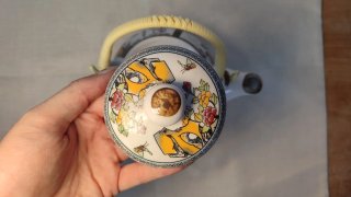 Tetera de porcelana china decorada