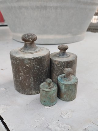 Lote 4 pesas antiguas báscula
