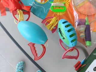 Lote juguetes verano: cometa, bádminton, etc.