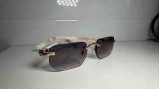 Gafas de sol Cartier nacradas de lujo