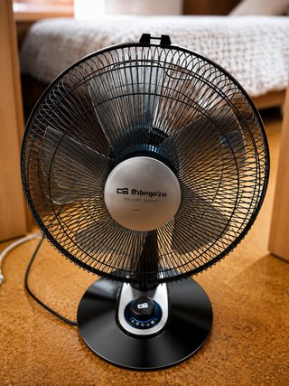 Ventilador Orbegozo Negro y Plateado