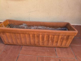 Jardinera alargada de terracota