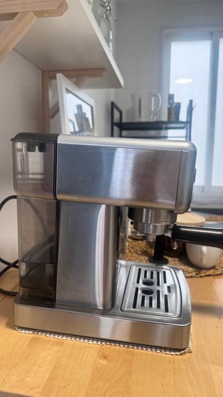 Cafetera Cecotec con jarra y accesorio