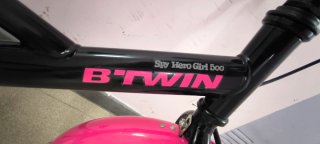 Bicicleta infantil 16" Btwin rosa y negra