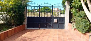 Portón de hierro forjado