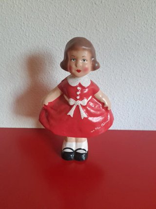 Figura antigua niña vestido rojo