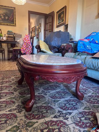 Mesa antigua de madera y mármol