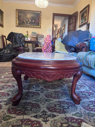 Mesa antigua de madera y mármol