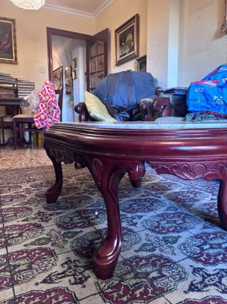 Mesa antigua de madera y mármol
