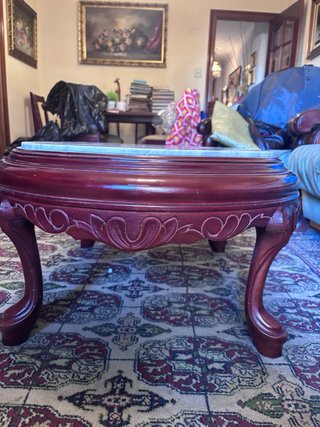 Mesa antigua de madera y mármol