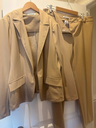 Traje chaqueta y pantalón Kitana beige talla 50