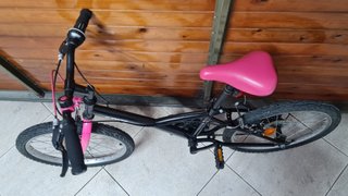 Bicicleta infantil Btwin negra y rosa