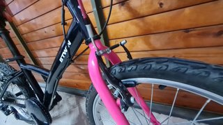 Bicicleta infantil Btwin negra y rosa
