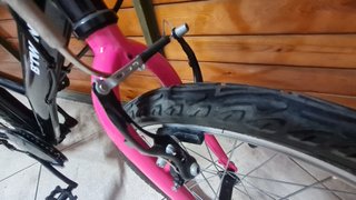 Bicicleta infantil Btwin negra y rosa
