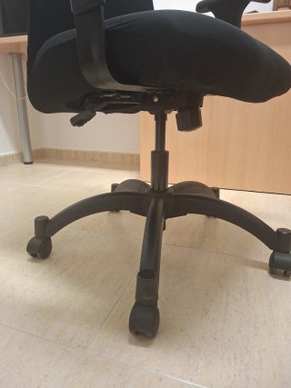 Silla de oficina negra