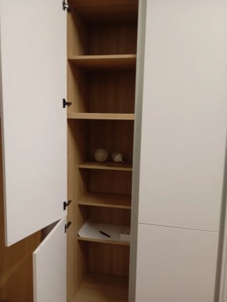 Muebles de cocina blancos y madera