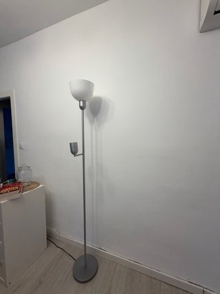 Lámpara de pie Ikea salón metal y cristal